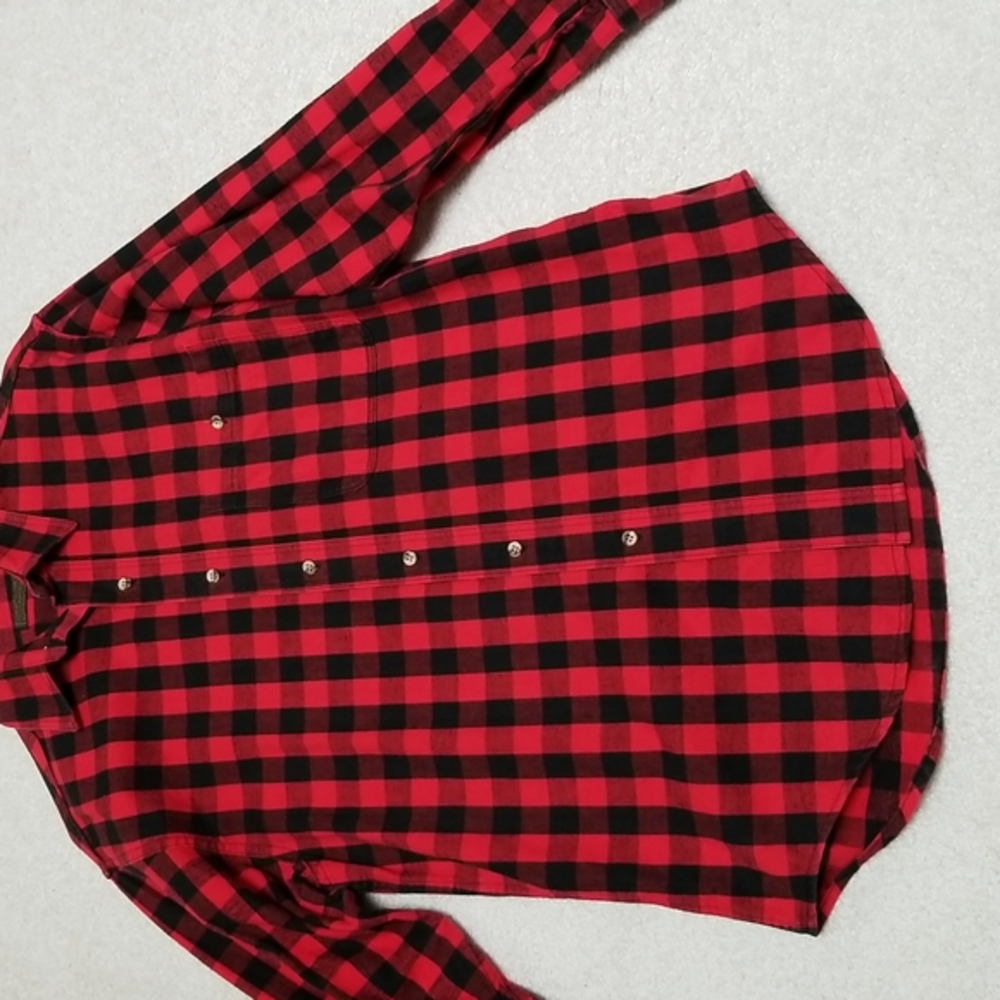 Men's flannel casual shirt.